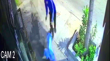 Intentó escapar de un robo pero resbaló y la atacaron como hienas