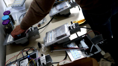 El municipio de Magdalena fabrica luminarias LED y reduce los costos a un 40%