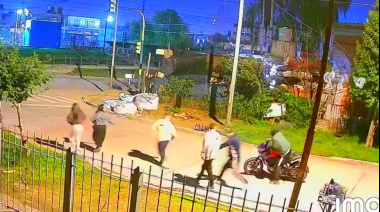 Abandonado por los amigos, motochorros lo patearon y le robaron