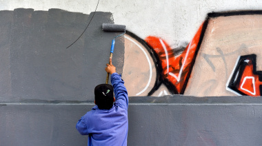 “Ciudad Limpia” refuerza su alcance en La Plata con más intervenciones en fachadas y mobiliario