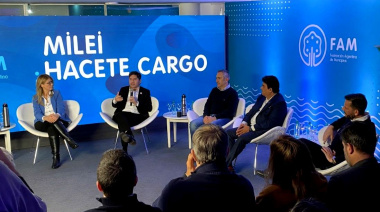 Kicillof se mostró junto a intendentes, le marcó la cancha a Milei y exigió que no se haga "el distraído"