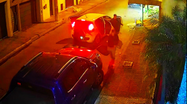 Pirañas le robaron la camioneta y la compra del supermercado en 45 segundos