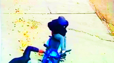 Trío de ladrones en una moto se aprovechó de la falta de policías y prevención en Tres de Febrero