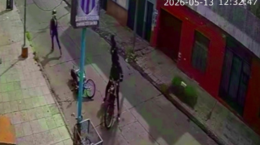 Motochorros cerraron una calle y le robaron el vehículo a un joven