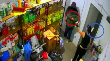 Lucha cuerpo a cuerpo: almacenera tomó una cuchilla y enfrentó a un ladrón armado
