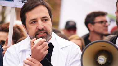 Kreplak esquiva la crisis de IOMA y acusa al gobierno de Milei de usarlo como “pantalla política”