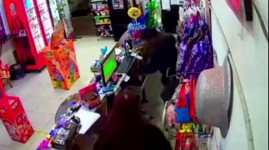Al voleo y de "boquilla", asaltó un comercio en Villa Ballester