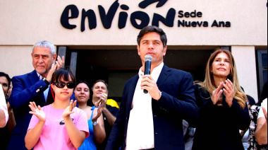 En medio de la crisis, Kicillof aprobó un desembolso millonario para planes de asistencia social