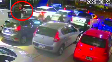 Adolescentes rompieron una vidriera y robaron una concesionaria de La Plata