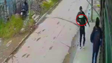 Jóvenes armados intentaron emboscar a motociclista pero los primereó con valentía