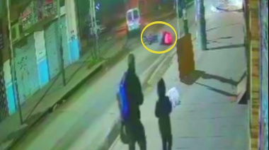 Atropelló y fugó: piden ayuda para identificar a un conductor que mandó a un delivery al hospital