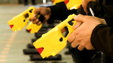 El massismo presiona en la Legislatura por el uso de pistolas Taser en la Policía Bonaerense