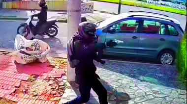 "Quedate quieto que estas robado": motochorros lo encañonaron frente las playas de Punta Mogotes