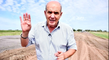 Zurro supervisó el avance de la obra de cordón cuneta en el Barrio Centenario de Pehuajó