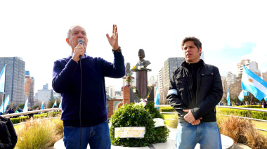 Alak y Kicillof homenajearon el legado de Eva Perón en Plaza Moreno a 74 años de su fallecimiento