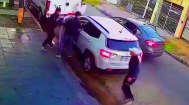 Jóvenes fuertemente armados rodearon a un jubilado y le robaron el vehículo