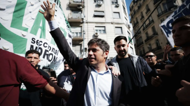 Kicillof se pone el traje de candidato y prepara una foto con músculo sindical en Chaco