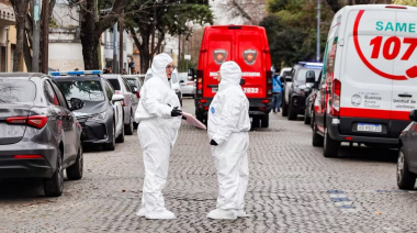 Un hombre mató a la esposa y la hija de 8 años lo vio a través de las cámaras de vigilancia