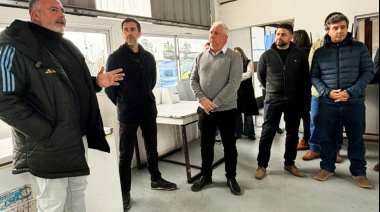 Petrecca llevó el "Programa Dibu" a Carlos Casares para apoyar a los clubes de barrio