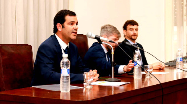 Sellos falsificados, licitaciones directas y gastos millonarios salpican al intendente de Dólares