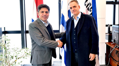 En modo candidato, Kicillof viajó a Montevideo y se mostró con presidente electo Yamandú Orsi
