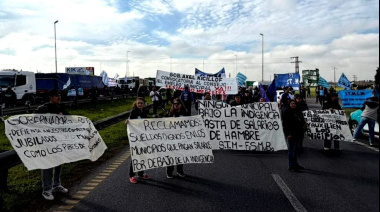 Municipales bonaerenses cortaron una ruta en Cañuelas y presionan por la suba de salarios
