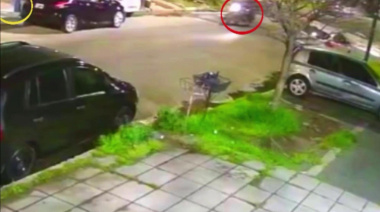 Emboscada en Lanús: motochorros asaltaron a una mujer cuando llegaba al domicilio