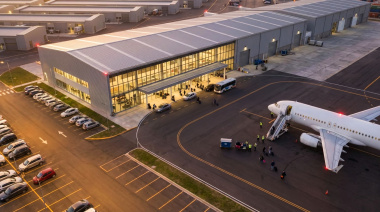 Con vuelos low cost y planta de frío: el plan de Alak para reactivar el Aeropuerto de La Plata