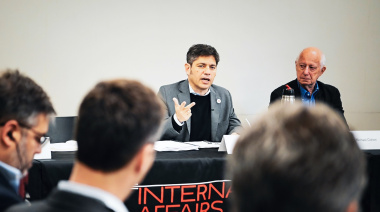 En modo candidato, Kicillof abrió su gira en Nueva York con un duro discurso contra Milei