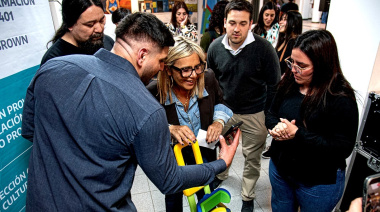 Orgullo en Almirante Brown: alumnos y docentes de Claypole fabricaron una silla de ruedas con impresión 3D