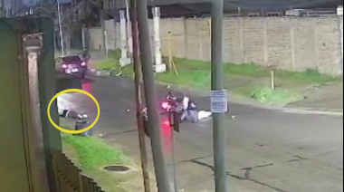 "¿Está bien?" Buscan a motociclista que atropelló y abandonó a una jubilada que falleció