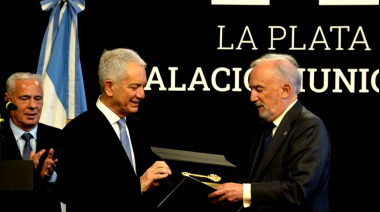 Alak distinguió al director de la RAE: La Plata será sede de la Convención Panhispánica de Lenguaje Claro