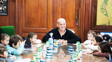 Zurro recibió a alumnos del Jardín N° 918 en Pehuajó y respaldó el proyecto ambiental "Jardín de Mariposas"