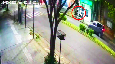 Descontentos por la frecuencia de los colectivos, robaron una camioneta en La Plata