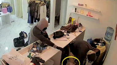 Encapuchados robaron una boutique y mantuvieron cautivas a dos mujeres