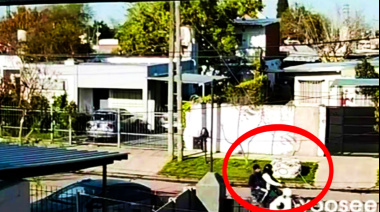 Salió para ir a trabajar y motochorros le robaron frente a la casa en Merlo
