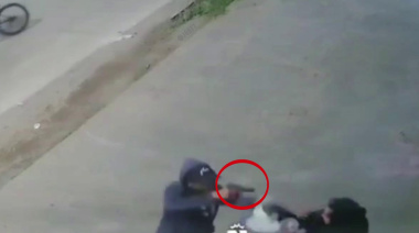 Merlo descontrolado: bicichorros le apuntaron a la cabeza y le robaron cuando llevaba la cena