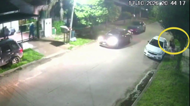 Raid delictivo en Merlo: le cruzaron el auto y le robaron en la puerta de la casa