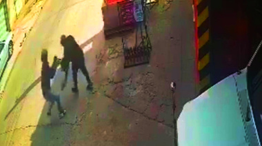 "Dame la cartera": la arrastraron por la calle y le robaron en La Tablada