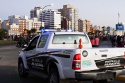 Agente municipal de Mar del Plata noqueó a un hombre inmovilizado y el intendente lo festejó