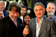 Pareja y Daniel Mollo encabezaron un acto en San Matin y los recibieron a baldazos de agua fría