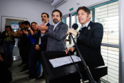 Tensión: un intendente dejó a Kicillof hablando solo en una conferencia por una frase “que no le gustó”