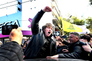 Kicillof cuestionó a Milei por el acto en Atenas: “¿Con qué cara pisa La Plata?”