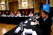 Tras resolver paritarias, Kicillof se reunió con estatales y les encomendó una misión para las elecciones