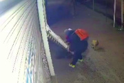 Palo y a la olla: destrozaron una persiana para robar un bazar en La Matanza