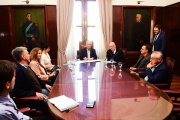 Alak y la UNLP acordaron sumar médicos graduados a los centros de salud de La Plata
