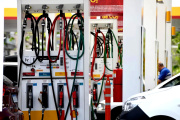 Desde el massismo impulsan una ley para evitar los aumentos sin aviso de las petroleras