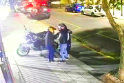 CABA en modo Conurbano: estacionó en la puerta de la casa y le robaron hasta la ropa