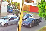 Jóvenes armados emboscaron y robaron a un automovilista en La Matanza
