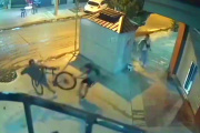 Motochorro buscó robar una bicicleta y los vecinos lo intentaron linchar